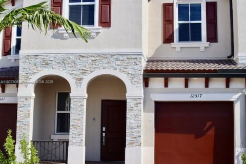 Touwnhouse à vendre à Miami, Floride: 3 chambres, 169.73 m2 № 1971469 - photo 4