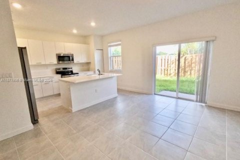 Touwnhouse à vendre à Miami, Floride: 3 chambres, 169.73 m2 № 1971469 - photo 9