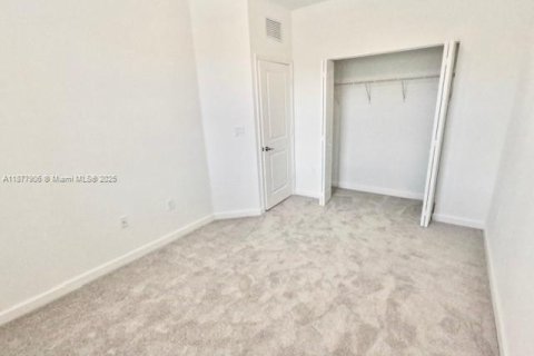 Touwnhouse à vendre à Miami, Floride: 3 chambres, 169.73 m2 № 1971469 - photo 18