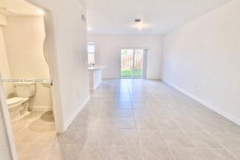 Touwnhouse à vendre à Miami, Floride: 3 chambres, 169.73 m2 № 1971469 - photo 8