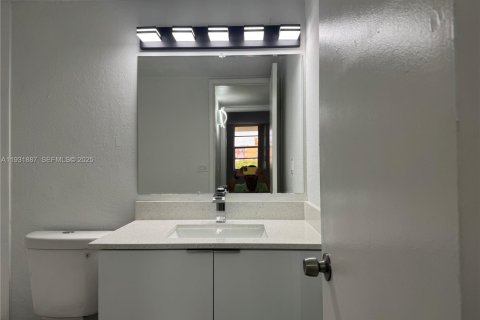 Copropriété à louer à Pembroke Pines, Floride: 2 chambres, 98.94 m2 № 1990255 - photo 16