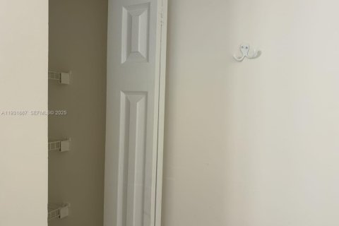 Copropriété à louer à Pembroke Pines, Floride: 2 chambres, 98.94 m2 № 1990255 - photo 12