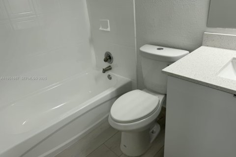 Copropriété à louer à Pembroke Pines, Floride: 2 chambres, 98.94 m2 № 1990255 - photo 19