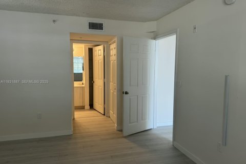 Copropriété à louer à Pembroke Pines, Floride: 2 chambres, 98.94 m2 № 1990255 - photo 13