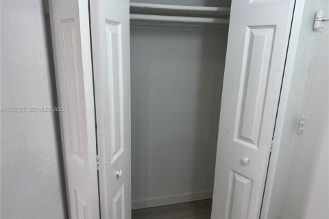 Copropriété à louer à Pembroke Pines, Floride: 2 chambres, 98.94 m2 № 1990255 - photo 5