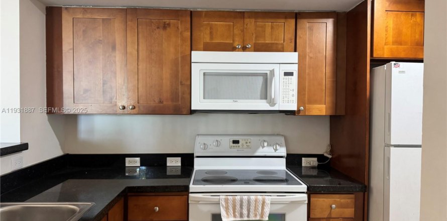 Condo à Pembroke Pines, Floride, 2 chambres  № 1990255