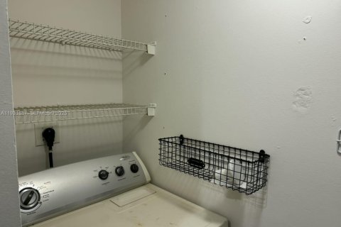 Copropriété à louer à Pembroke Pines, Floride: 2 chambres, 98.94 m2 № 1990255 - photo 23