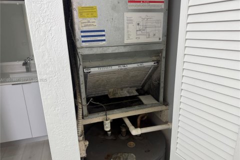 Copropriété à louer à Pembroke Pines, Floride: 2 chambres, 98.94 m2 № 1990255 - photo 6