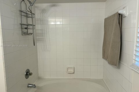 Copropriété à louer à Pembroke Pines, Floride: 2 chambres, 98.94 m2 № 1990255 - photo 11