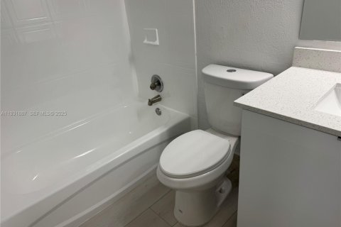 Copropriété à louer à Pembroke Pines, Floride: 2 chambres, 98.94 m2 № 1990255 - photo 14