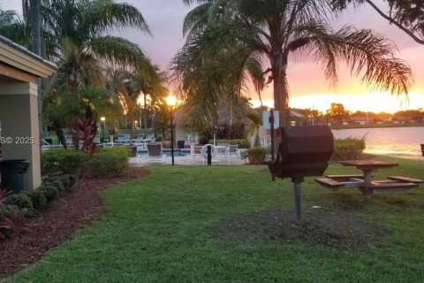 Copropriété à louer à Pembroke Pines, Floride: 2 chambres, 98.94 m2 № 1990255 - photo 28