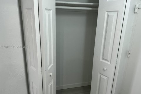 Copropriété à louer à Pembroke Pines, Floride: 2 chambres, 98.94 m2 № 1990255 - photo 7