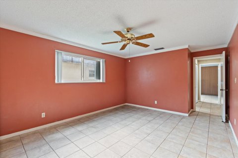 Commercial property in Fort Lauderdale, Florida 289.39 sq.m. № 2370089 - photo 14