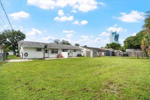Commercial property in Fort Lauderdale, Florida 289.39 sq.m. № 2370089 - photo 22