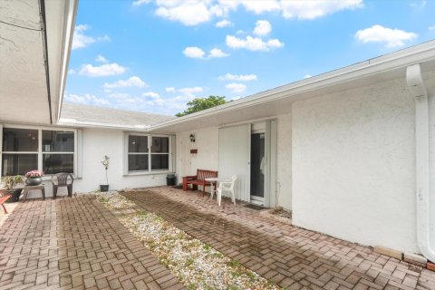 Commercial property in Fort Lauderdale, Florida 289.39 sq.m. № 2370089 - photo 3