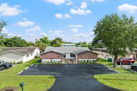 Commercial property in Fort Lauderdale, Florida 289.39 sq.m. № 2370089