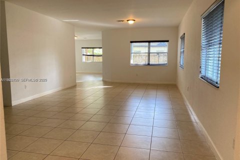 Villa ou maison à louer à Homestead, Floride: 5 chambres, 250.19 m2 № 2006990 - photo 3