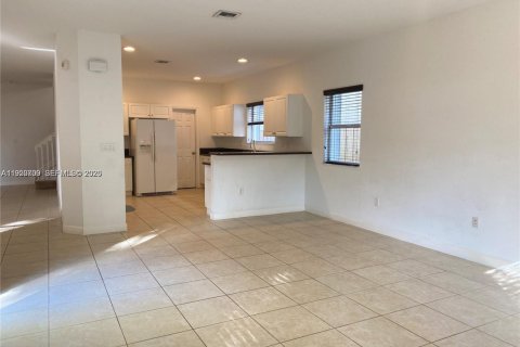 Villa ou maison à louer à Homestead, Floride: 5 chambres, 250.19 m2 № 2006990 - photo 5