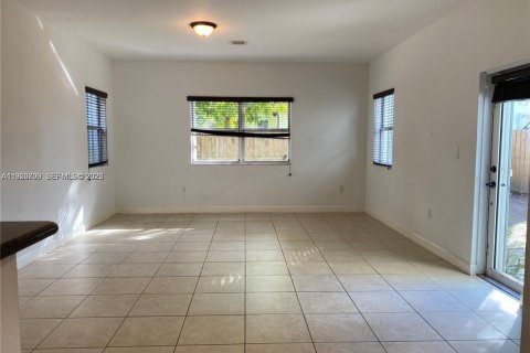 Villa ou maison à louer à Homestead, Floride: 5 chambres, 250.19 m2 № 2006990 - photo 6