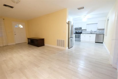 House in Clearwater, Florida 2 bedrooms, 82.96 sq.m. № 1622874 - photo 3