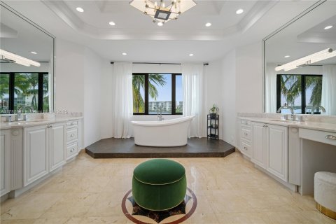 Villa ou maison à vendre à North Miami Beach, Floride: 7 chambres, 718.04 m2 № 2021589 - photo 23