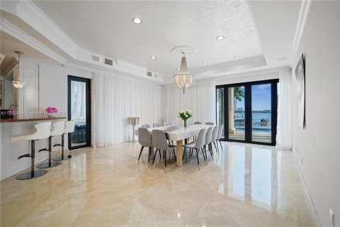 Villa ou maison à vendre à North Miami Beach, Floride: 7 chambres, 718.04 m2 № 2021589 - photo 15