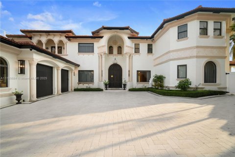Villa ou maison à vendre à North Miami Beach, Floride: 7 chambres, 718.04 m2 № 2021589 - photo 3