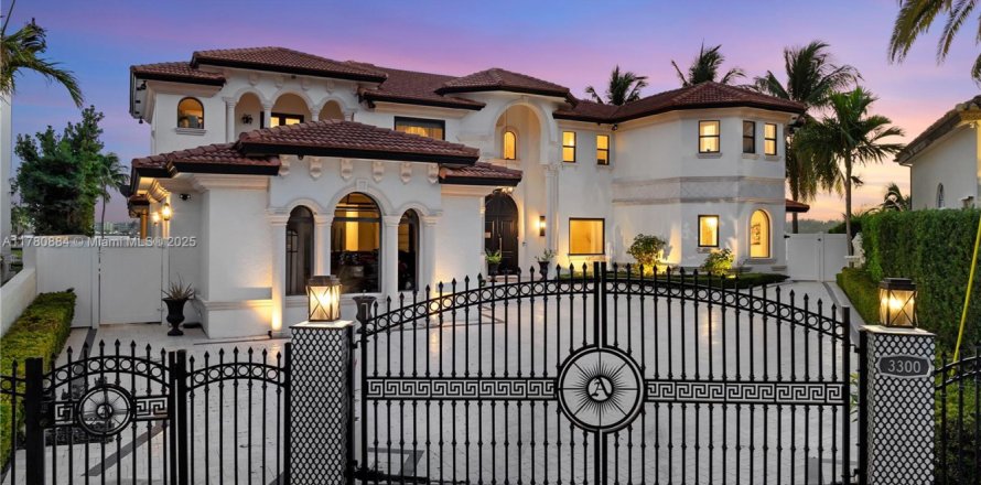 Villa ou maison à North Miami Beach, Floride 7 chambres, 718.04 m2 № 2021589