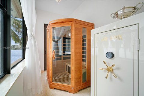 Villa ou maison à vendre à North Miami Beach, Floride: 7 chambres, 718.04 m2 № 2021589 - photo 30