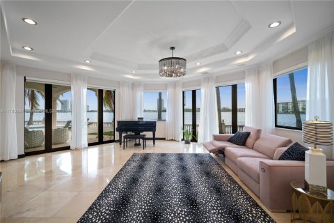 Villa ou maison à vendre à North Miami Beach, Floride: 7 chambres, 718.04 m2 № 2021589 - photo 6