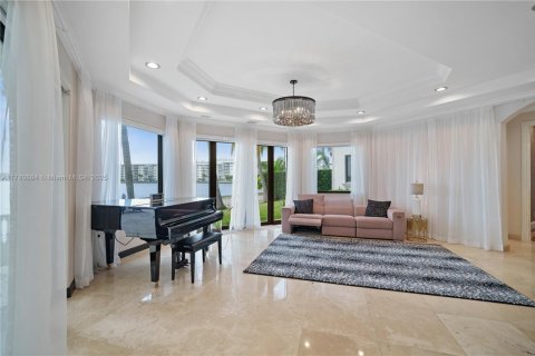 Villa ou maison à vendre à North Miami Beach, Floride: 7 chambres, 718.04 m2 № 2021589 - photo 7