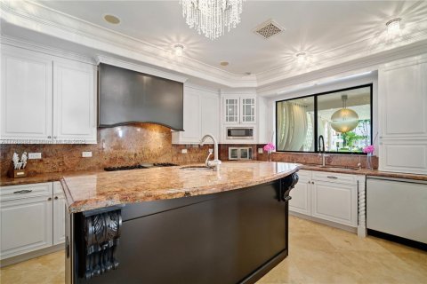 Villa ou maison à vendre à North Miami Beach, Floride: 7 chambres, 718.04 m2 № 2021589 - photo 9