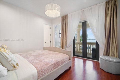 Villa ou maison à vendre à North Miami Beach, Floride: 7 chambres, 718.04 m2 № 2021589 - photo 28