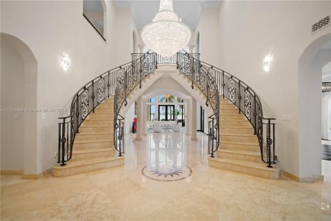 Villa ou maison à vendre à North Miami Beach, Floride: 7 chambres, 718.04 m2 № 2021589 - photo 4