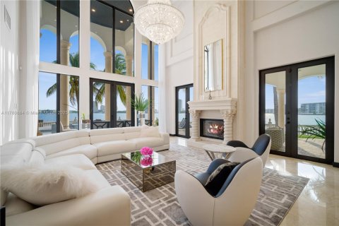 Villa ou maison à vendre à North Miami Beach, Floride: 7 chambres, 718.04 m2 № 2021589 - photo 5