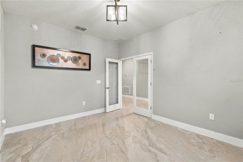 House in Davenport, Florida 4 bedrooms, 188.96 sq.m. № 2403116 - photo 13