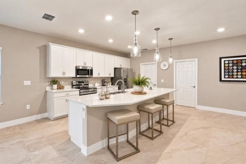 House in Davenport, Florida 4 bedrooms, 188.96 sq.m. № 2403116 - photo 18