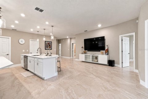 House in Davenport, Florida 4 bedrooms, 188.96 sq.m. № 2403116 - photo 22