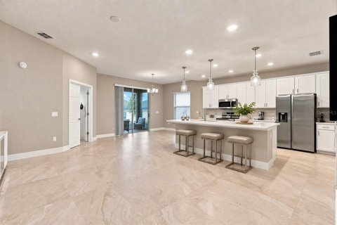 House in Davenport, Florida 4 bedrooms, 188.96 sq.m. № 2403116 - photo 16
