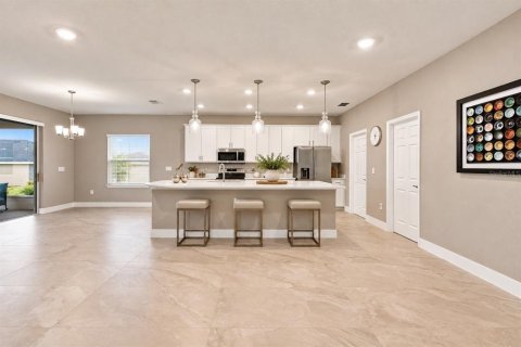 House in Davenport, Florida 4 bedrooms, 188.96 sq.m. № 2403116 - photo 17