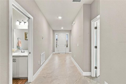 House in Davenport, Florida 4 bedrooms, 188.96 sq.m. № 2403116 - photo 9