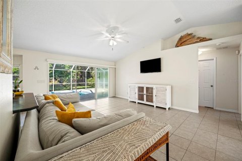 House in Palm Coast, Florida 3 bedrooms, 142.23 sq.m. № 1376253 - photo 7