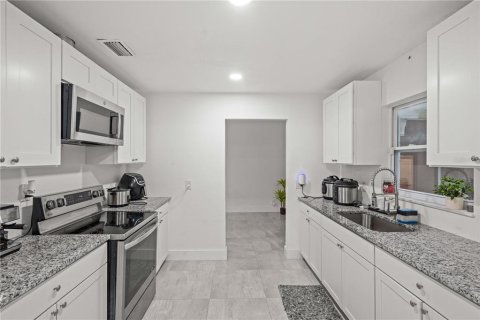 Купить виллу или дом в Довер, Флорида 4 комнаты, 169.45м2, № 1823038 - фото 8