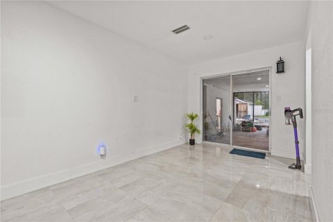 Купить виллу или дом в Довер, Флорида 4 комнаты, 169.45м2, № 1823038 - фото 11