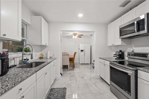 Купить виллу или дом в Довер, Флорида 4 комнаты, 169.45м2, № 1823038 - фото 9
