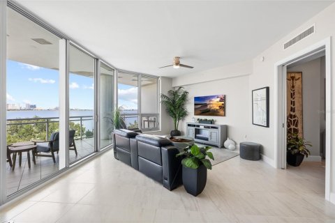 Condo in Tampa, Florida, 3 bedrooms № 2358790 - photo 16