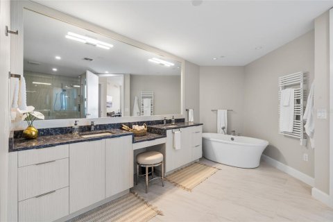 Condo in Tampa, Florida, 3 bedrooms № 2358790 - photo 22