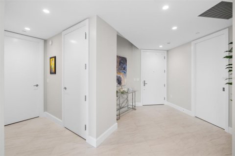 Condo in Tampa, Florida, 3 bedrooms № 2358790 - photo 11