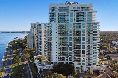 Condo in Tampa, Florida, 3 bedrooms № 2358790 - photo 2