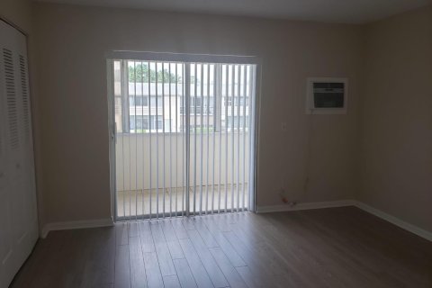 Condo in West Palm Beach, Florida, 1 bedroom  № 2176203 - photo 6